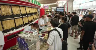 স্বর্ণের দরে রেকর্ডের পরও দুবাইয়ের জুয়েলারি শপগুলোতে ভিড়